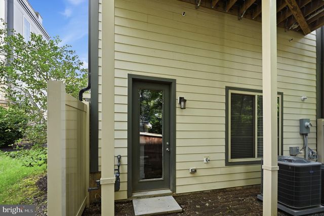 2874 LOWEN RD, Alexandria, VA 22303