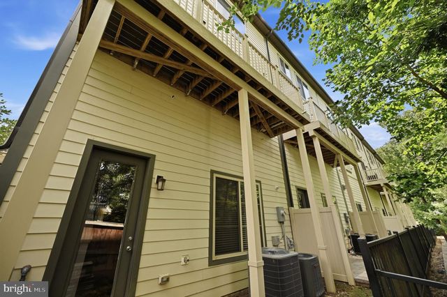 2874 LOWEN RD, Alexandria, VA 22303