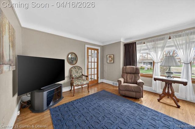 649 Phillips Avenue, Clawson, MI 48017