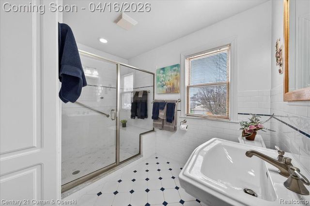 649 Phillips Avenue, Clawson, MI 48017