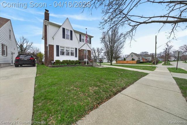649 Phillips Avenue, Clawson, MI 48017