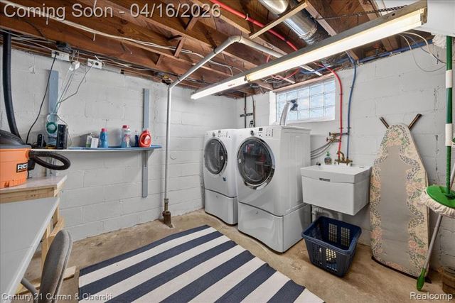 649 Phillips Avenue, Clawson, MI 48017