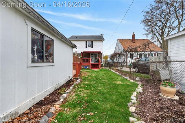 649 Phillips Avenue, Clawson, MI 48017