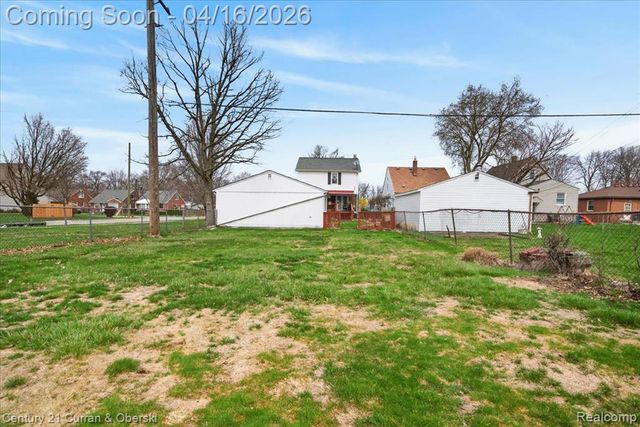 649 Phillips Avenue, Clawson, MI 48017