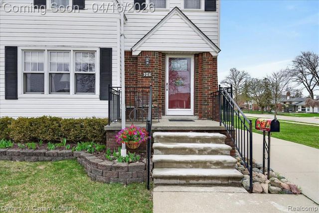 649 Phillips Avenue, Clawson, MI 48017