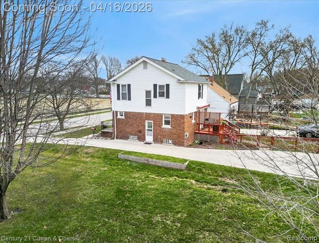 649 Phillips Avenue, Clawson, MI 48017