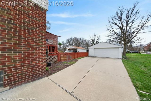 649 Phillips Avenue, Clawson, MI 48017