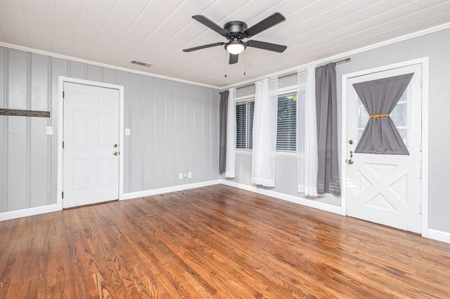 2403 W Colorado Boulevard, Dallas, TX 75211