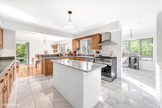 34017 N Lakeside Drive, Grayslake, IL 60030