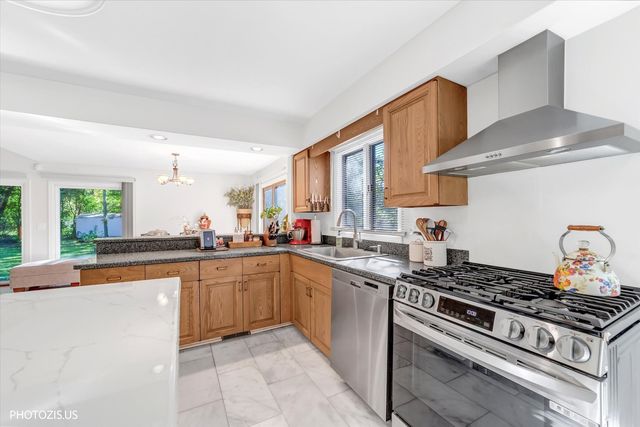 34017 N Lakeside Drive, Grayslake, IL 60030