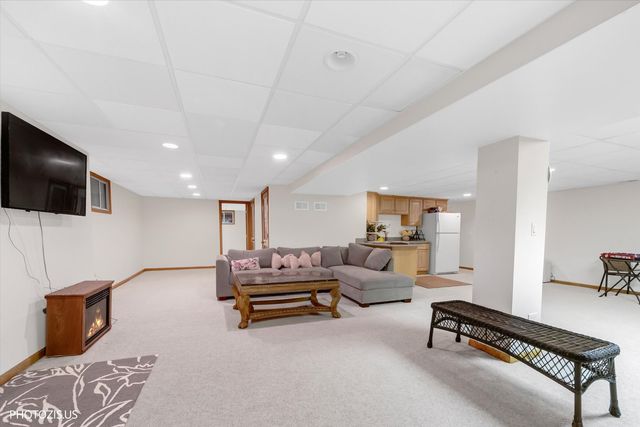 34017 N Lakeside Drive, Grayslake, IL 60030