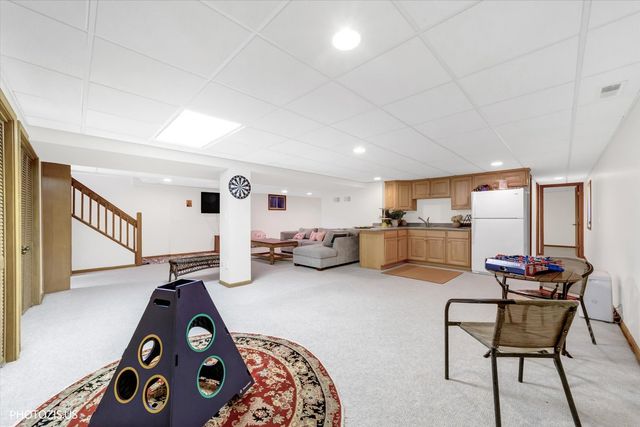34017 N Lakeside Drive, Grayslake, IL 60030