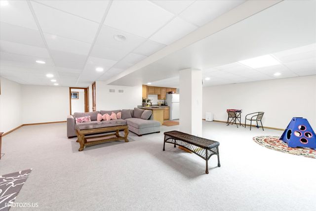 34017 N Lakeside Drive, Grayslake, IL 60030