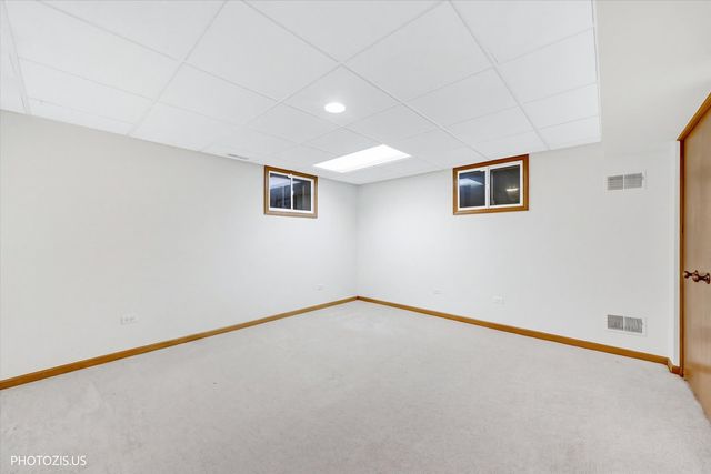34017 N Lakeside Drive, Grayslake, IL 60030