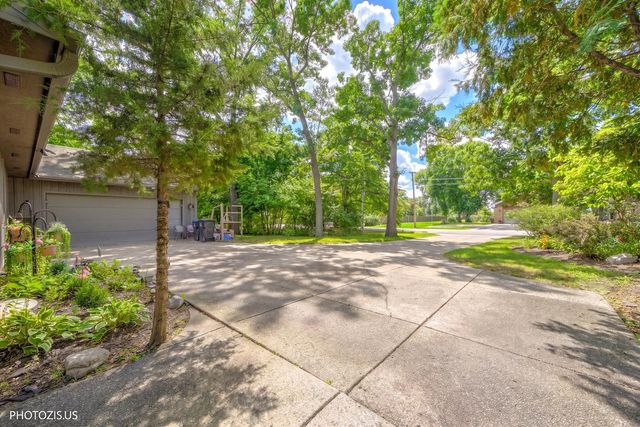 34017 N Lakeside Drive, Grayslake, IL 60030
