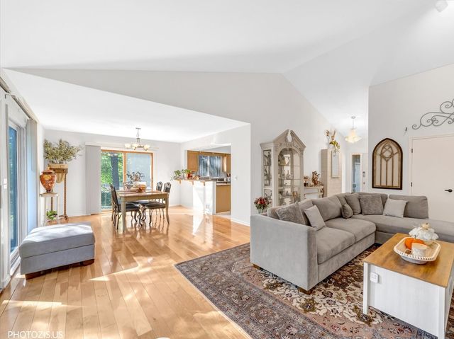 34017 N Lakeside Drive, Grayslake, IL 60030