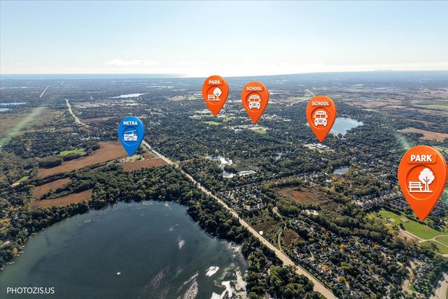 34017 N Lakeside Drive, Grayslake, IL 60030