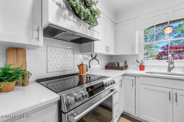 7402 Smyrna Rd, Louisville, KY 40228