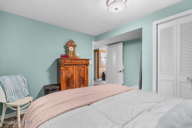 7402 Smyrna Rd, Louisville, KY 40228