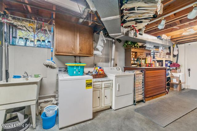 7402 Smyrna Rd, Louisville, KY 40228