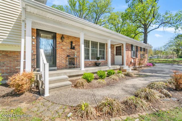 7402 Smyrna Rd, Louisville, KY 40228
