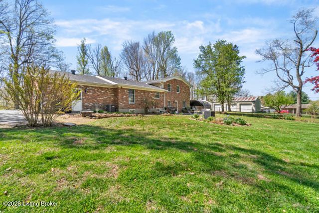7402 Smyrna Rd, Louisville, KY 40228