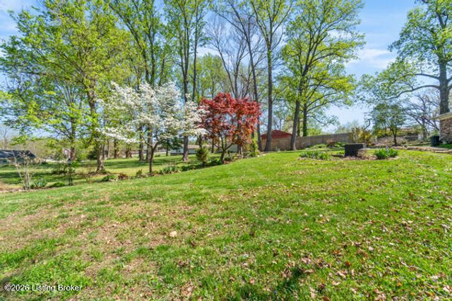 7402 Smyrna Rd, Louisville, KY 40228