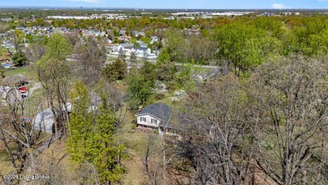 7402 Smyrna Rd, Louisville, KY 40228