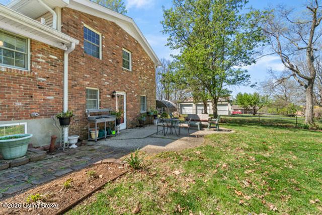 7402 Smyrna Rd, Louisville, KY 40228