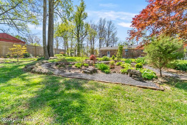 7402 Smyrna Rd, Louisville, KY 40228