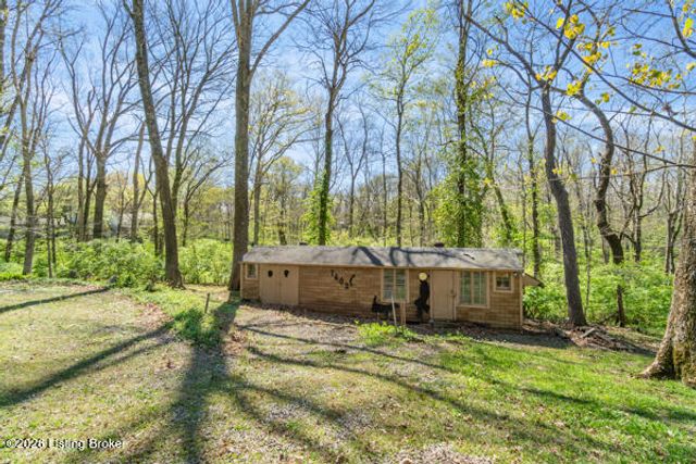 7402 Smyrna Rd, Louisville, KY 40228