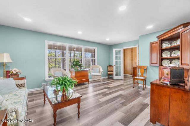 7402 Smyrna Rd, Louisville, KY 40228