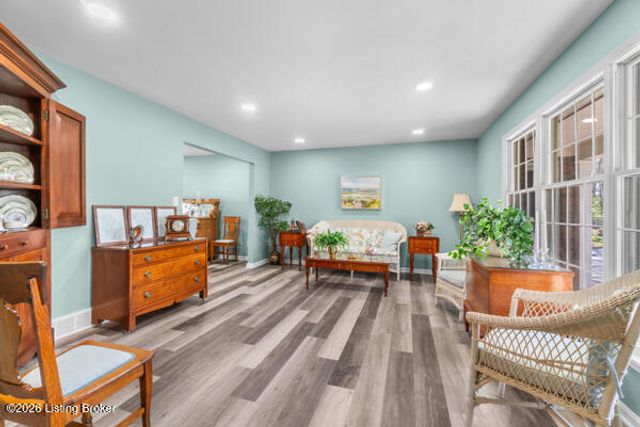 7402 Smyrna Rd, Louisville, KY 40228