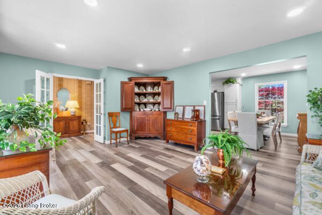 7402 Smyrna Rd, Louisville, KY 40228