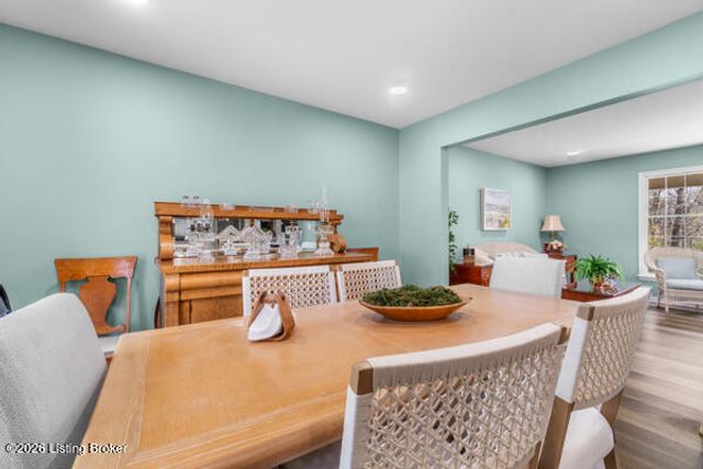 7402 Smyrna Rd, Louisville, KY 40228