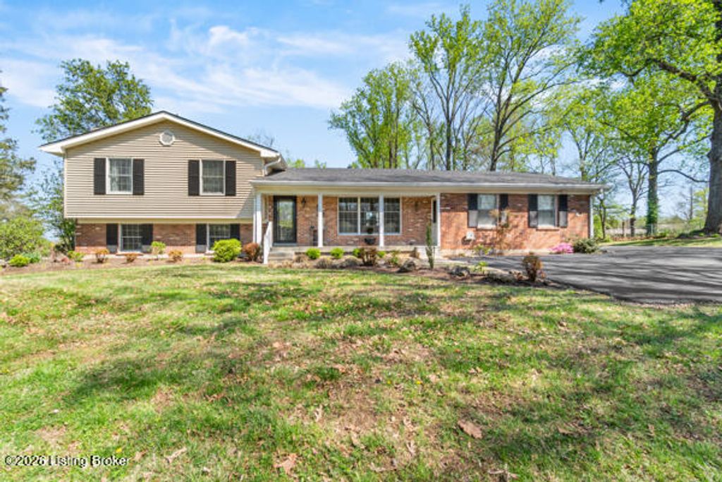 7402 Smyrna Rd, Louisville, KY 40228