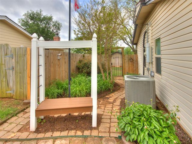 2313 Sandra Drive, Midwest City, OK 73110