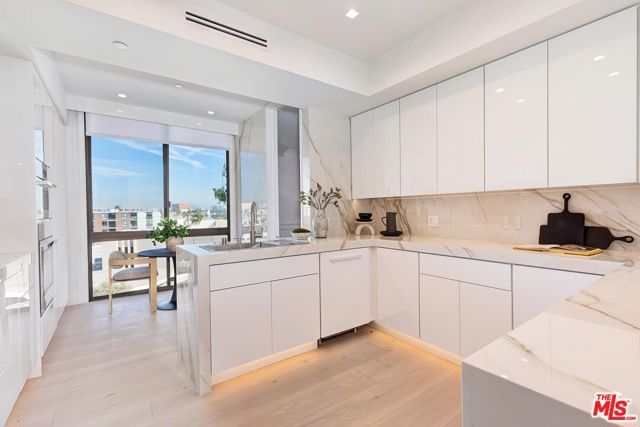 300 N Swall Drive 408, Beverly Hills, CA 90211