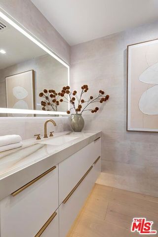 300 N Swall Drive 408, Beverly Hills, CA 90211