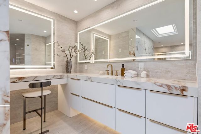 300 N Swall Drive 408, Beverly Hills, CA 90211