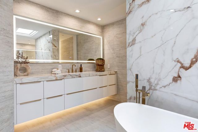 300 N Swall Drive 408, Beverly Hills, CA 90211