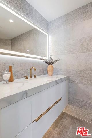 300 N Swall Drive 408, Beverly Hills, CA 90211