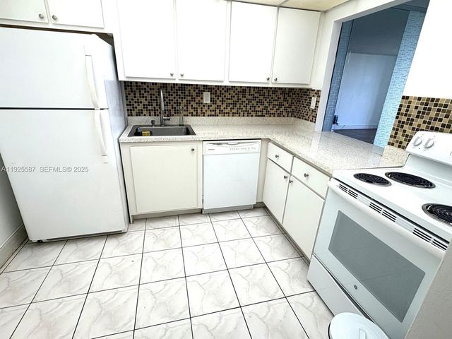 1000 Parkview Dr 605, Hallandale Beach, FL 33009