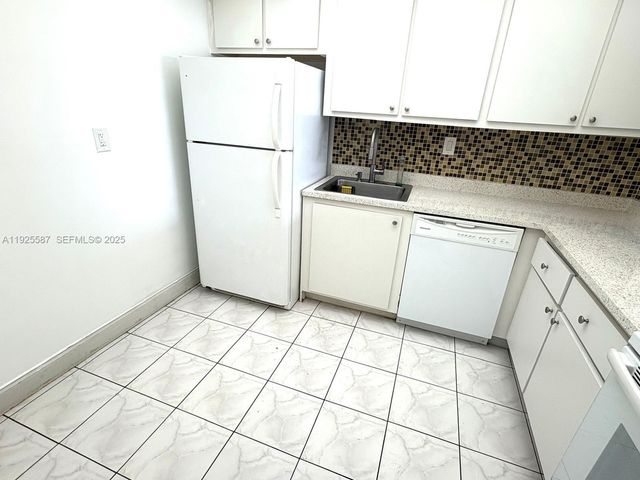 1000 Parkview Dr 605, Hallandale Beach, FL 33009