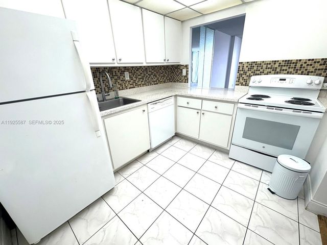 1000 Parkview Dr 605, Hallandale Beach, FL 33009