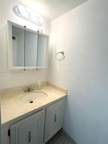 1000 Parkview Dr 605, Hallandale Beach, FL 33009