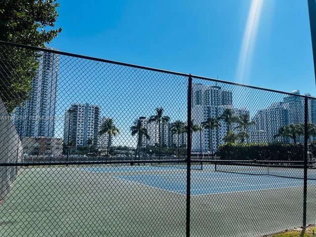 1000 Parkview Dr 605, Hallandale Beach, FL 33009