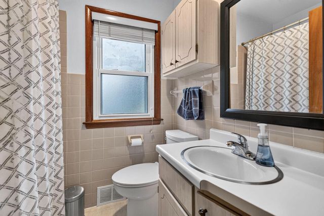 104 E Third AVENUE, Elkhorn, WI 53121