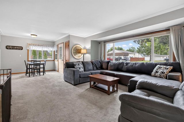 104 E Third AVENUE, Elkhorn, WI 53121