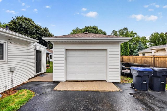 104 E Third AVENUE, Elkhorn, WI 53121